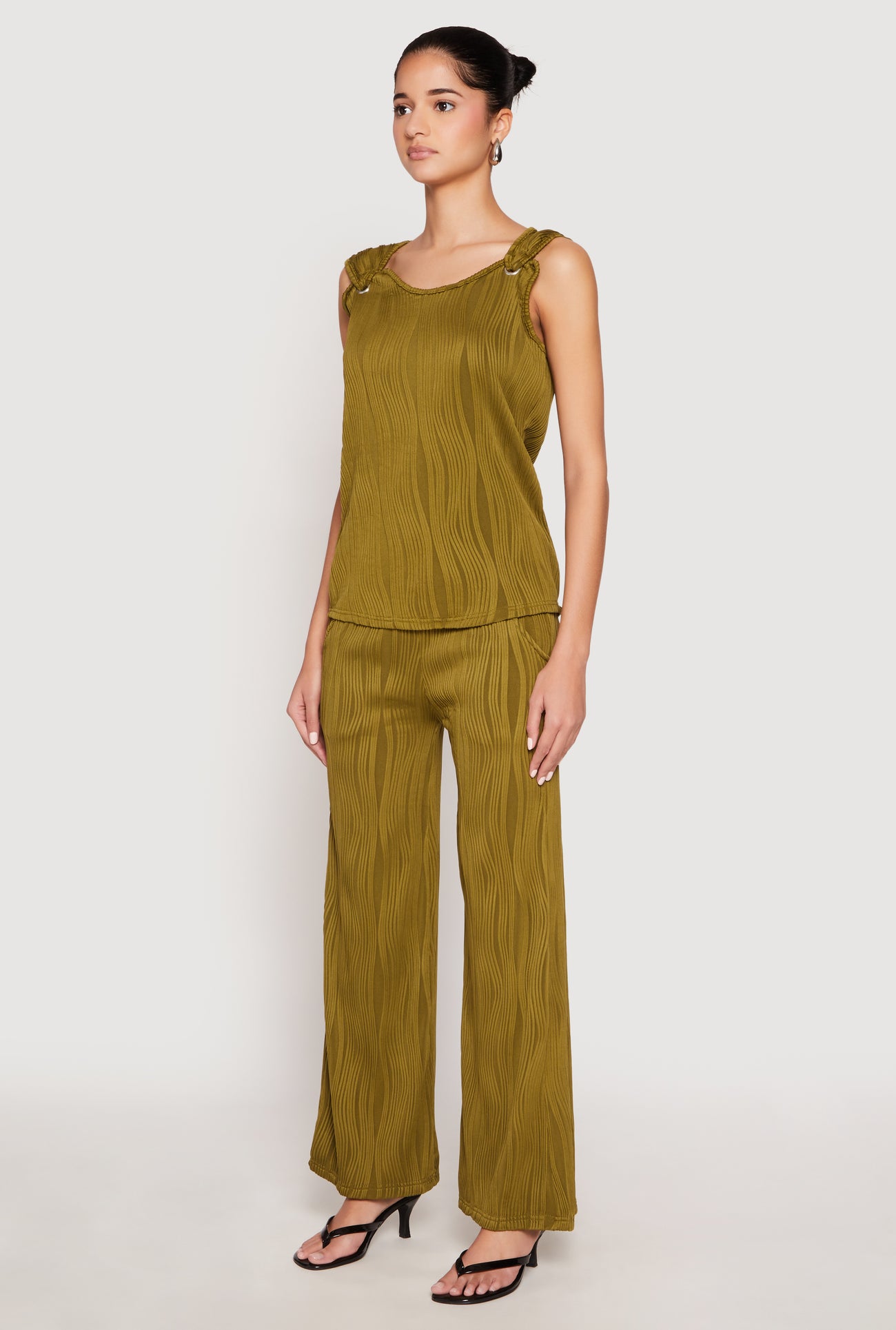 1044056721545030_003