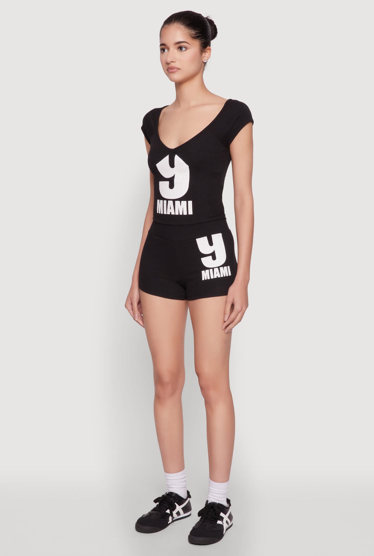 1057038343275001_005