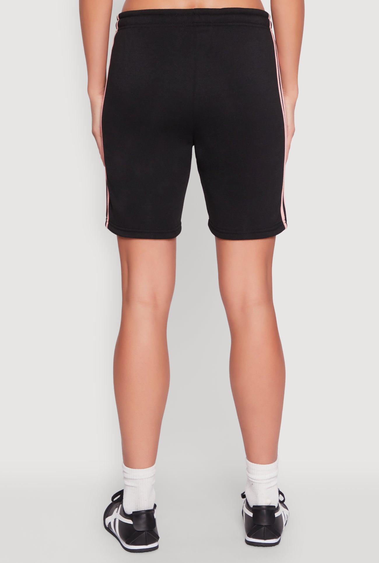 1057056727147001_006