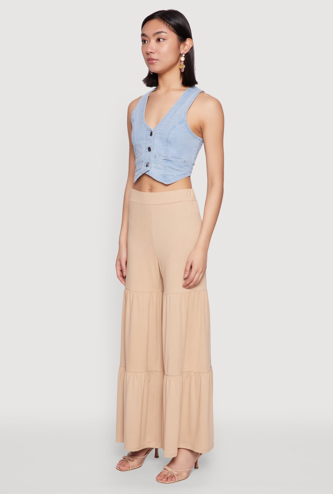 1061062707775025_003