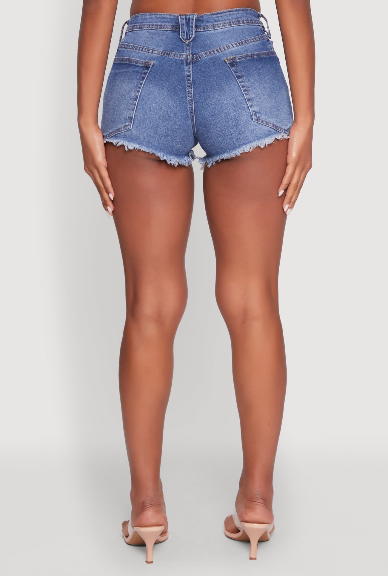 1070077136712408_006