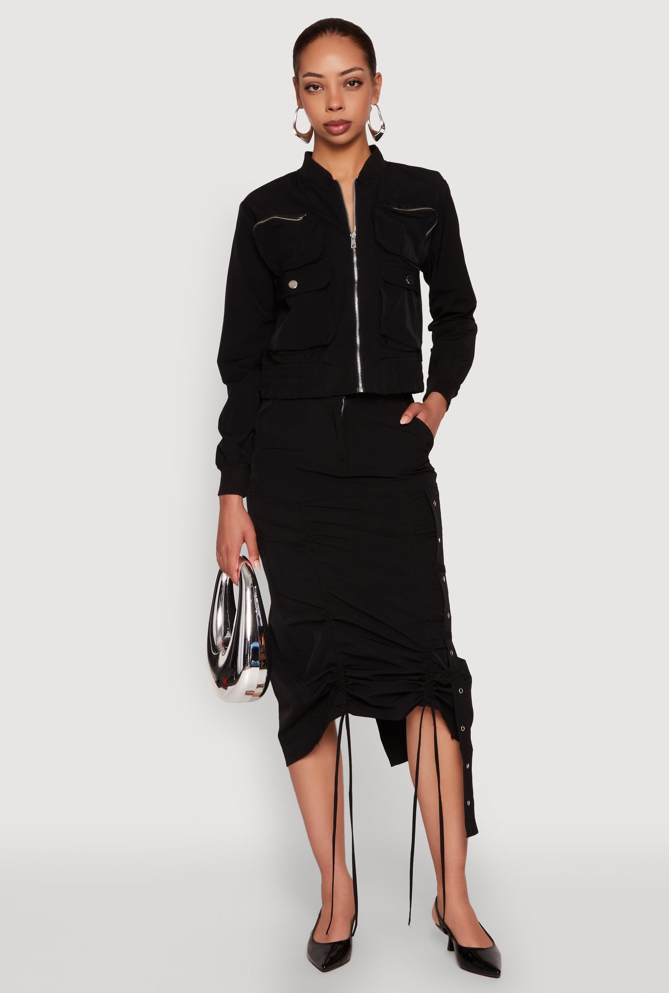 1099038347813001_002