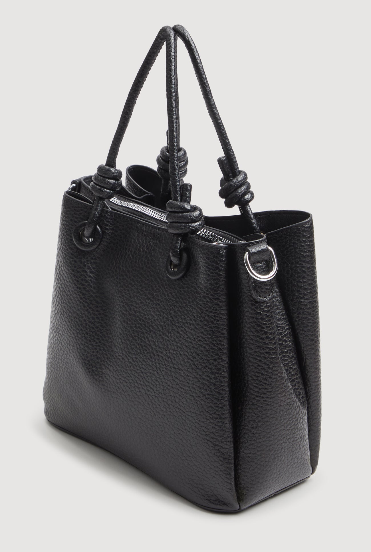 1124073891845001_005