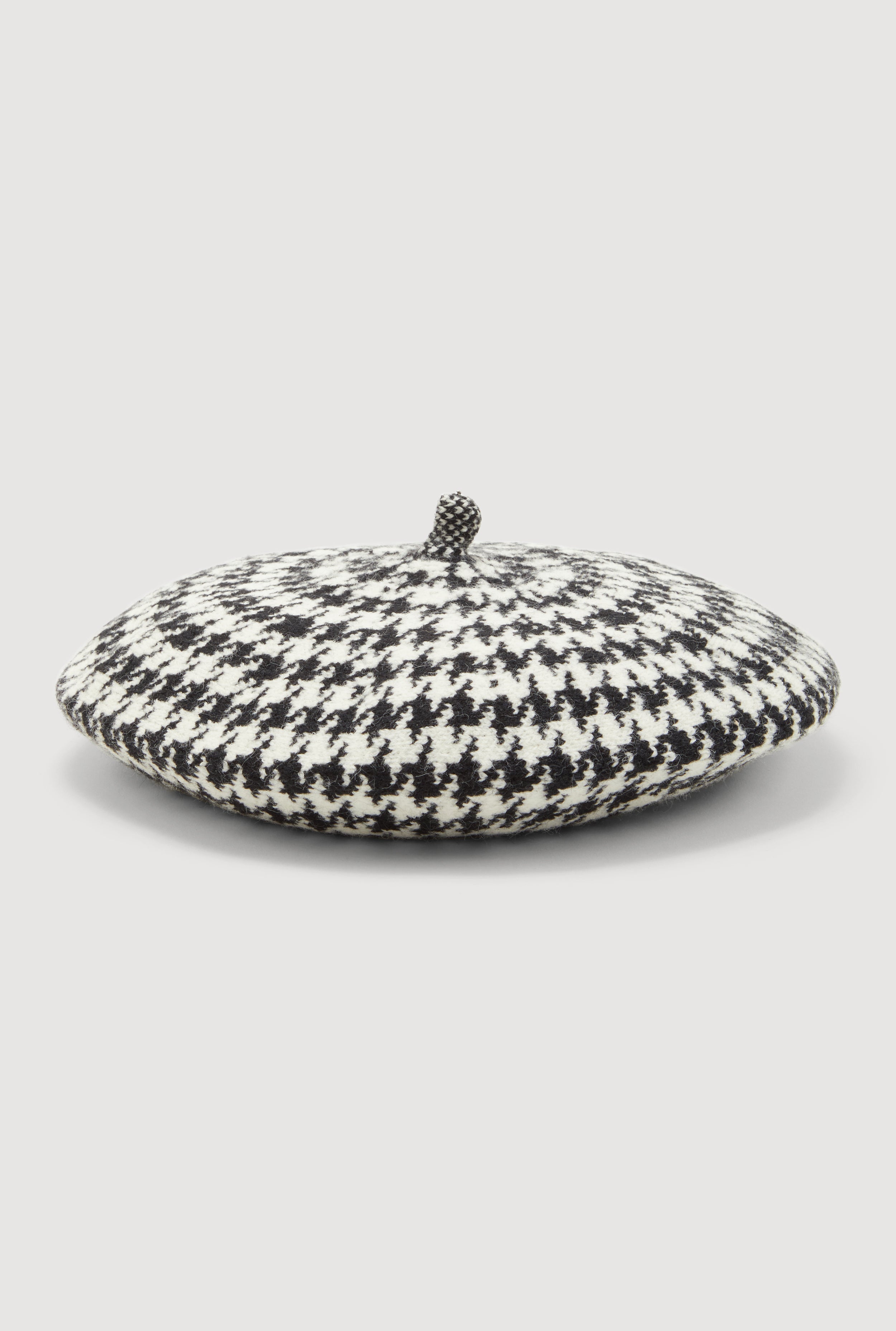 Beret (NWOT). Houndstooth print. Cute. Houndstooth main image 3