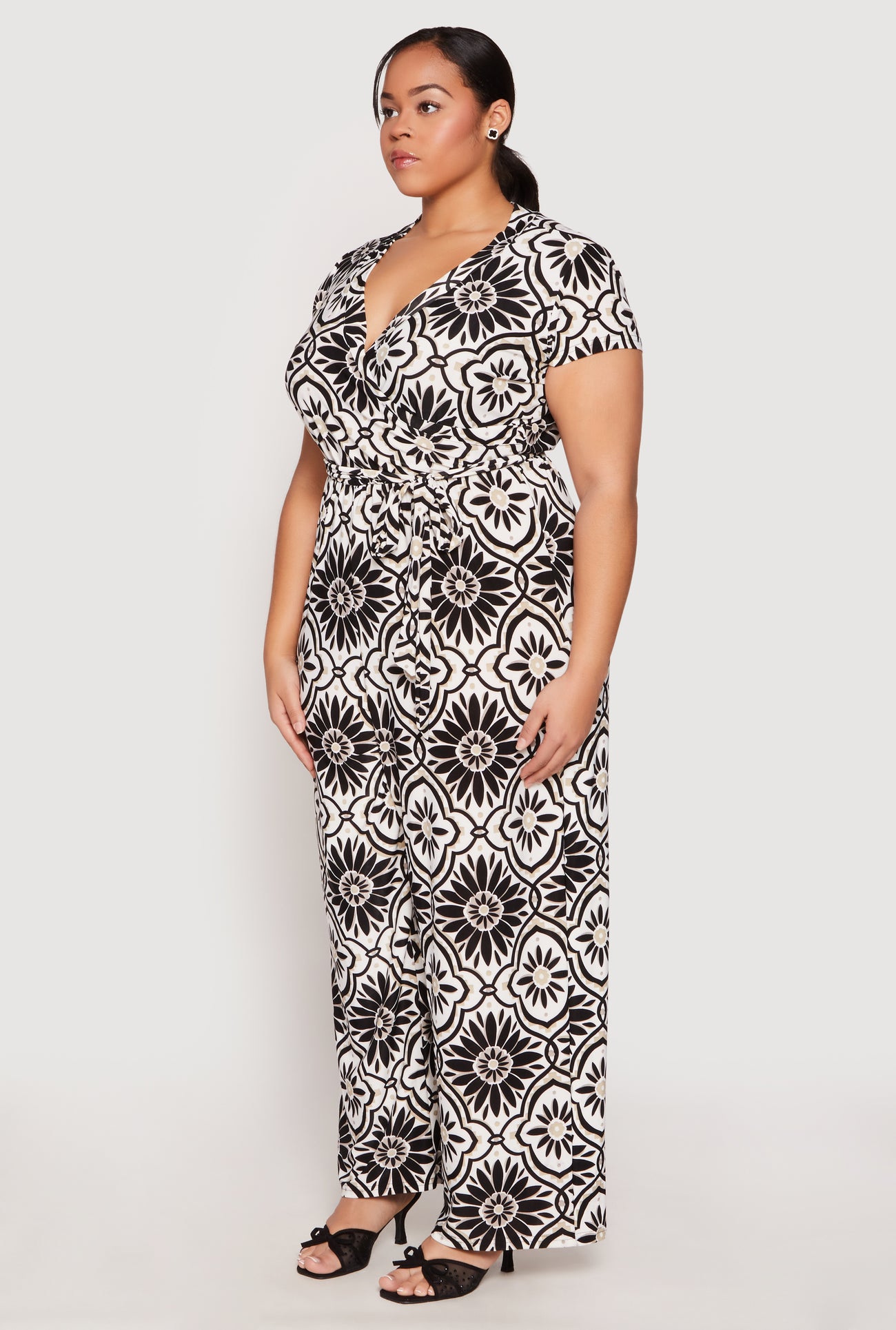 1392056122885001_002