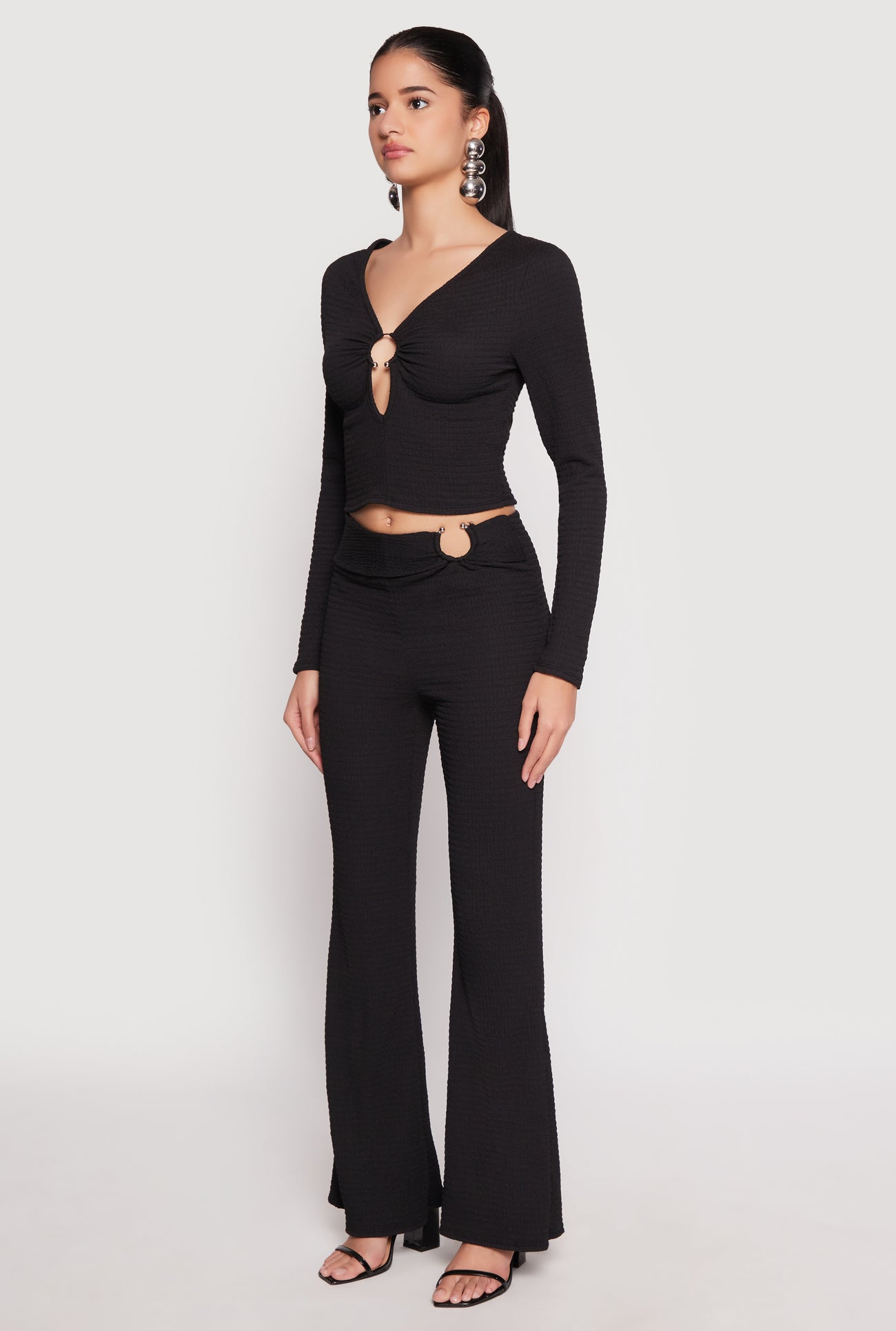 1413058755844001_003