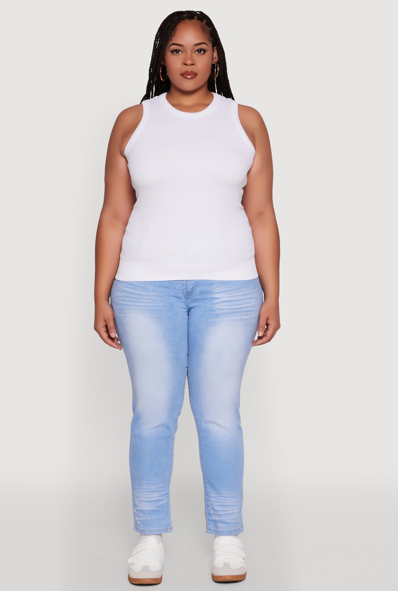 1916038344757010_003