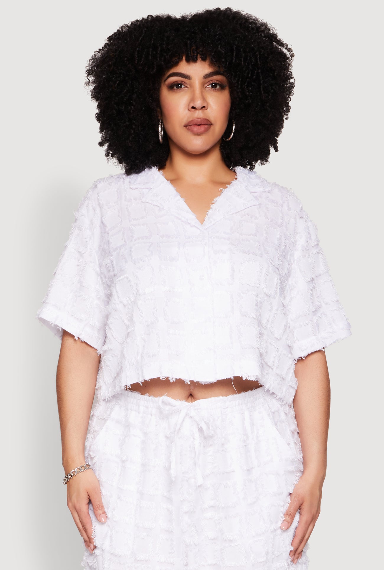 1927056579322010_001