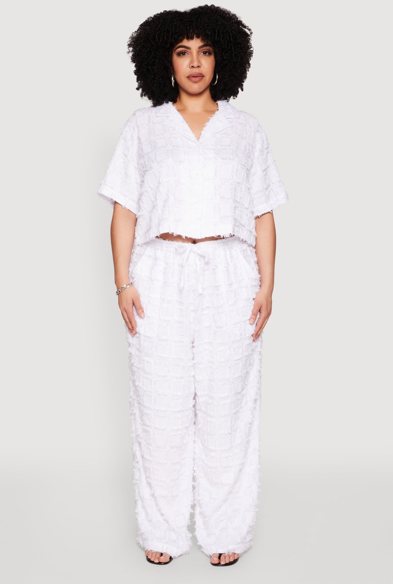 1927056579322010_002