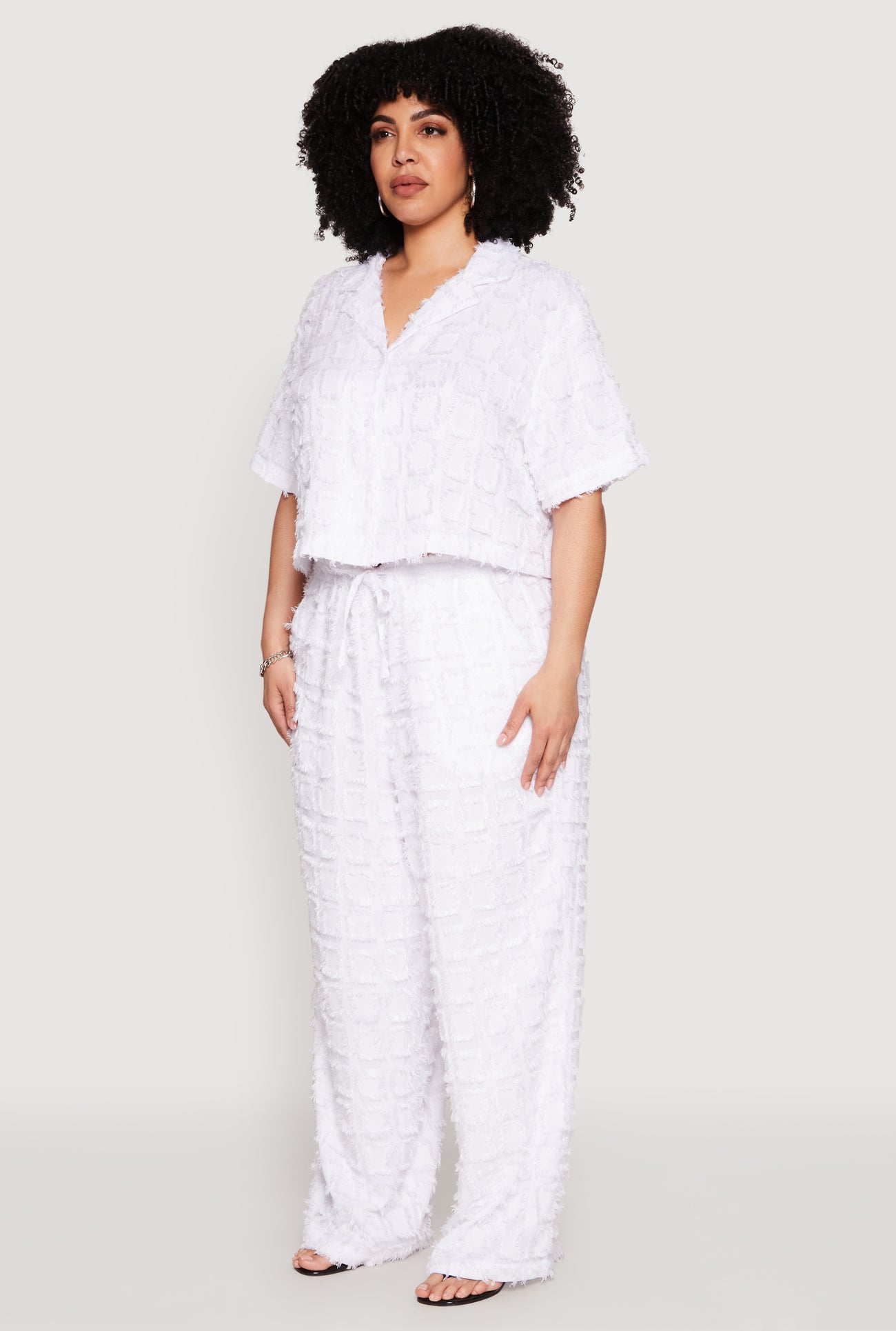 1927056579322010_005