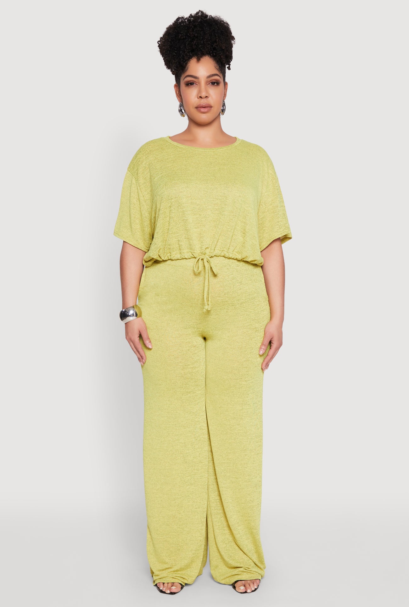 1927064727776070_001