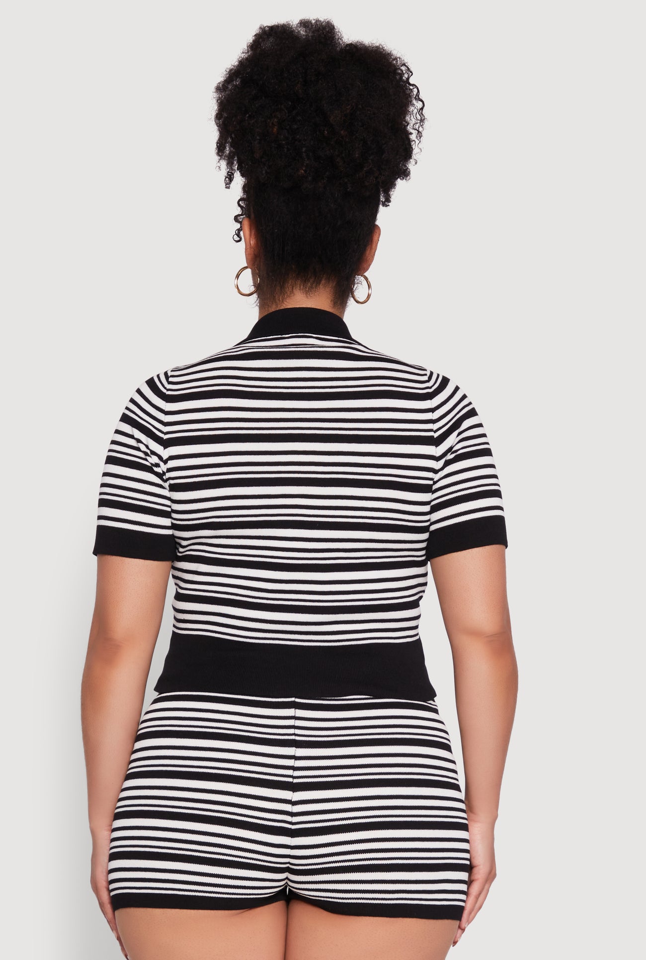 1927064729440015_006