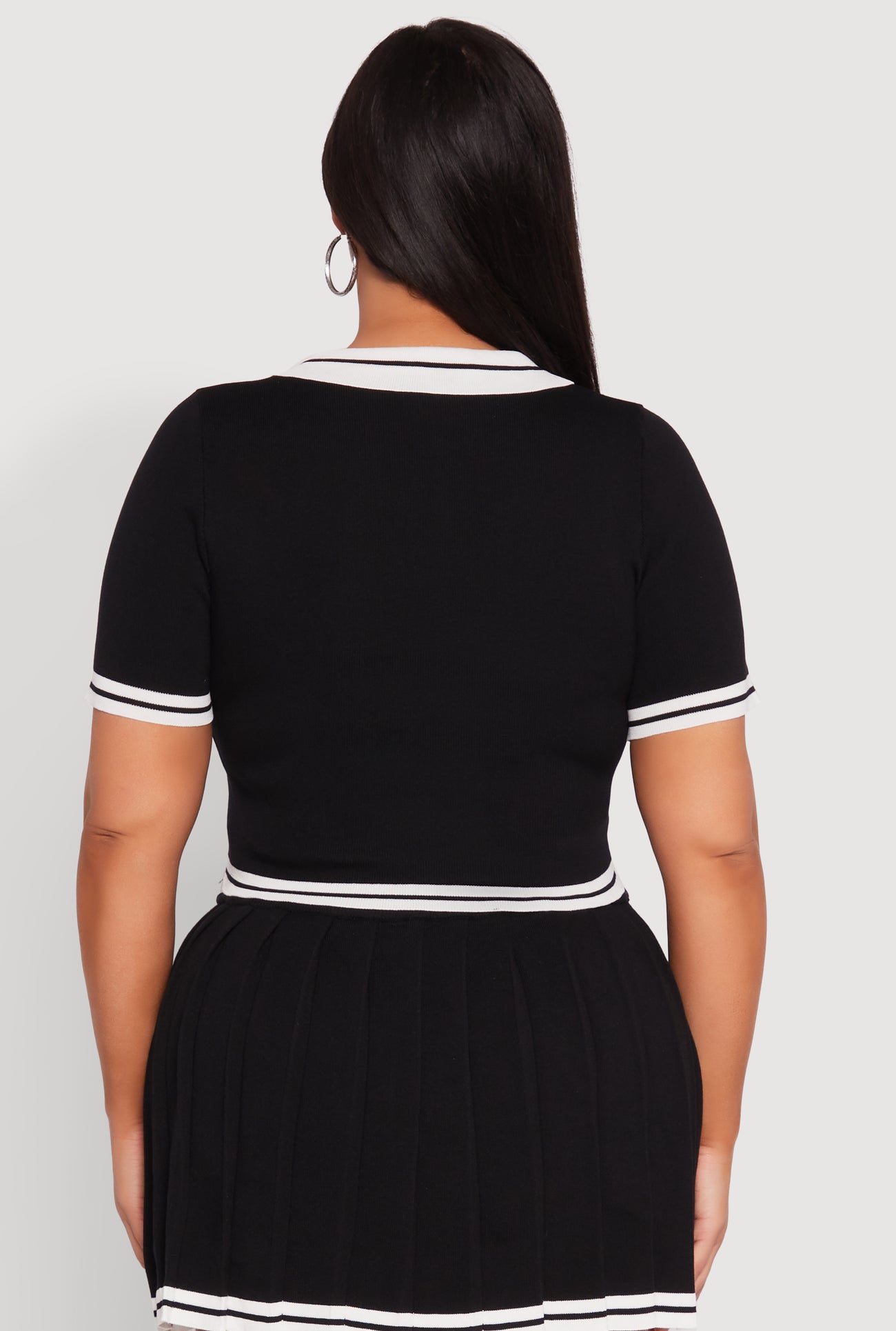 1927064729930015_006