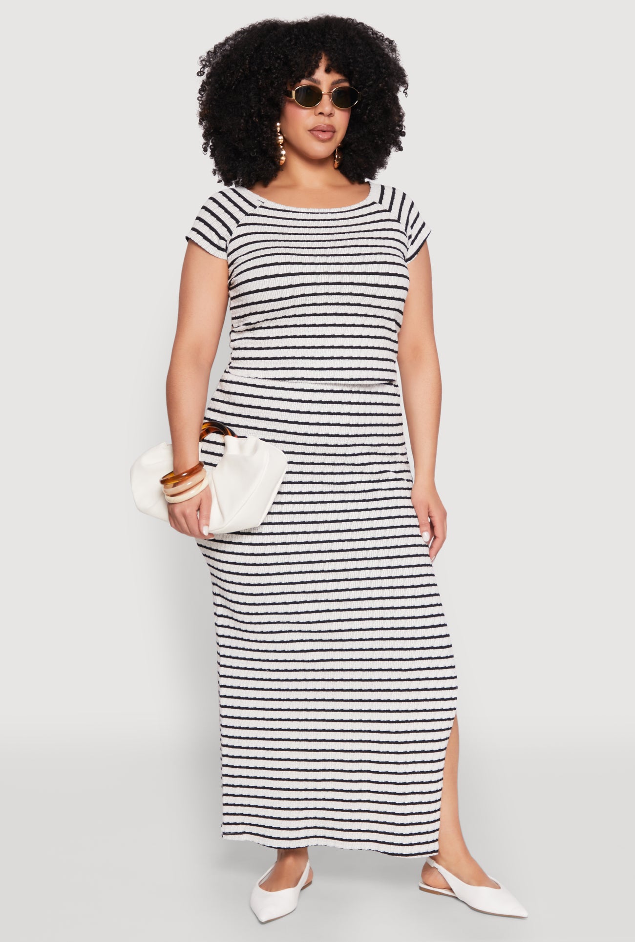 1927077134681015_003