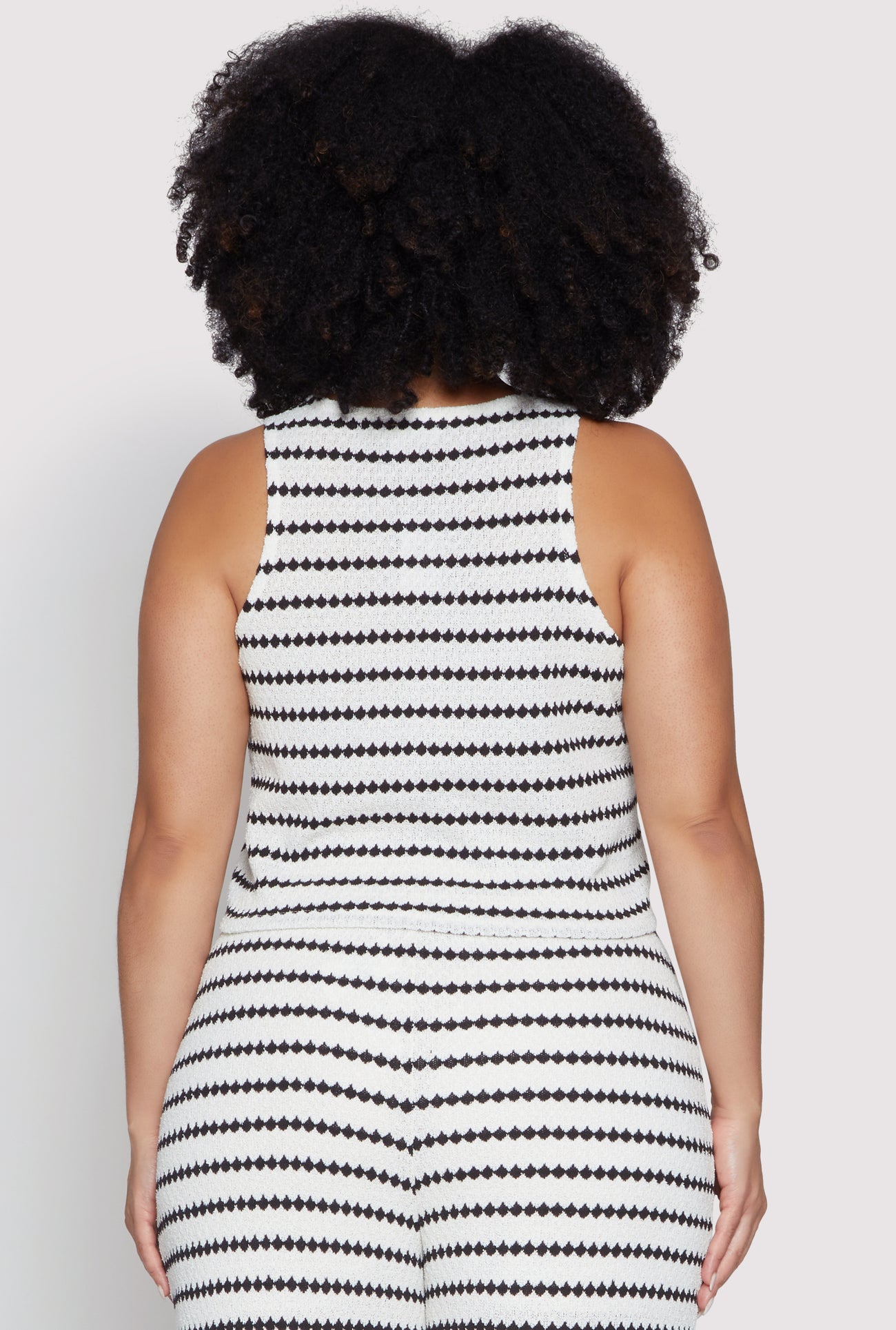 1927077137869001_006