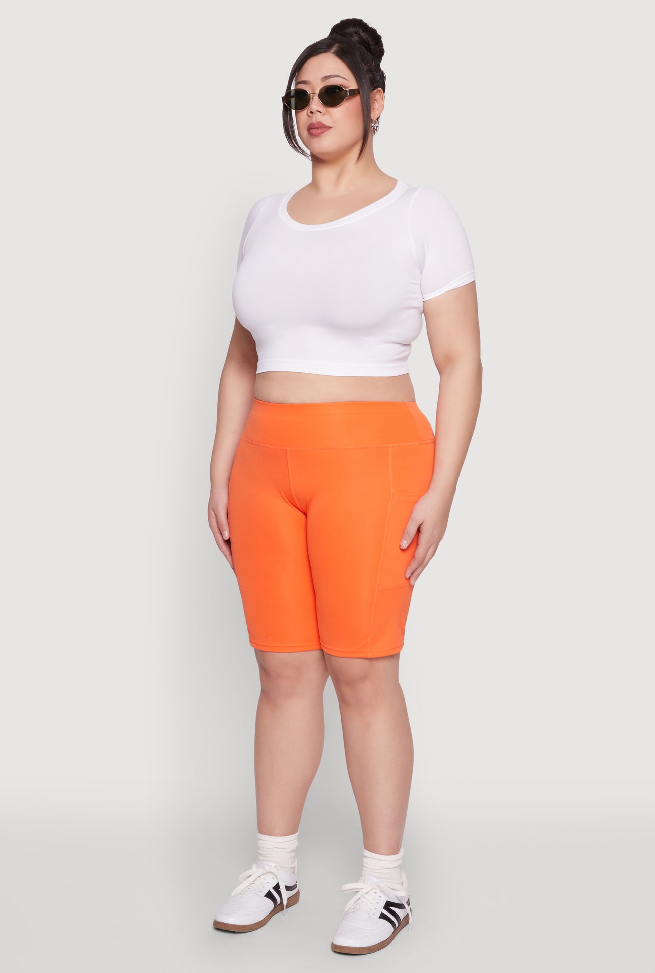 1960062703776080_003