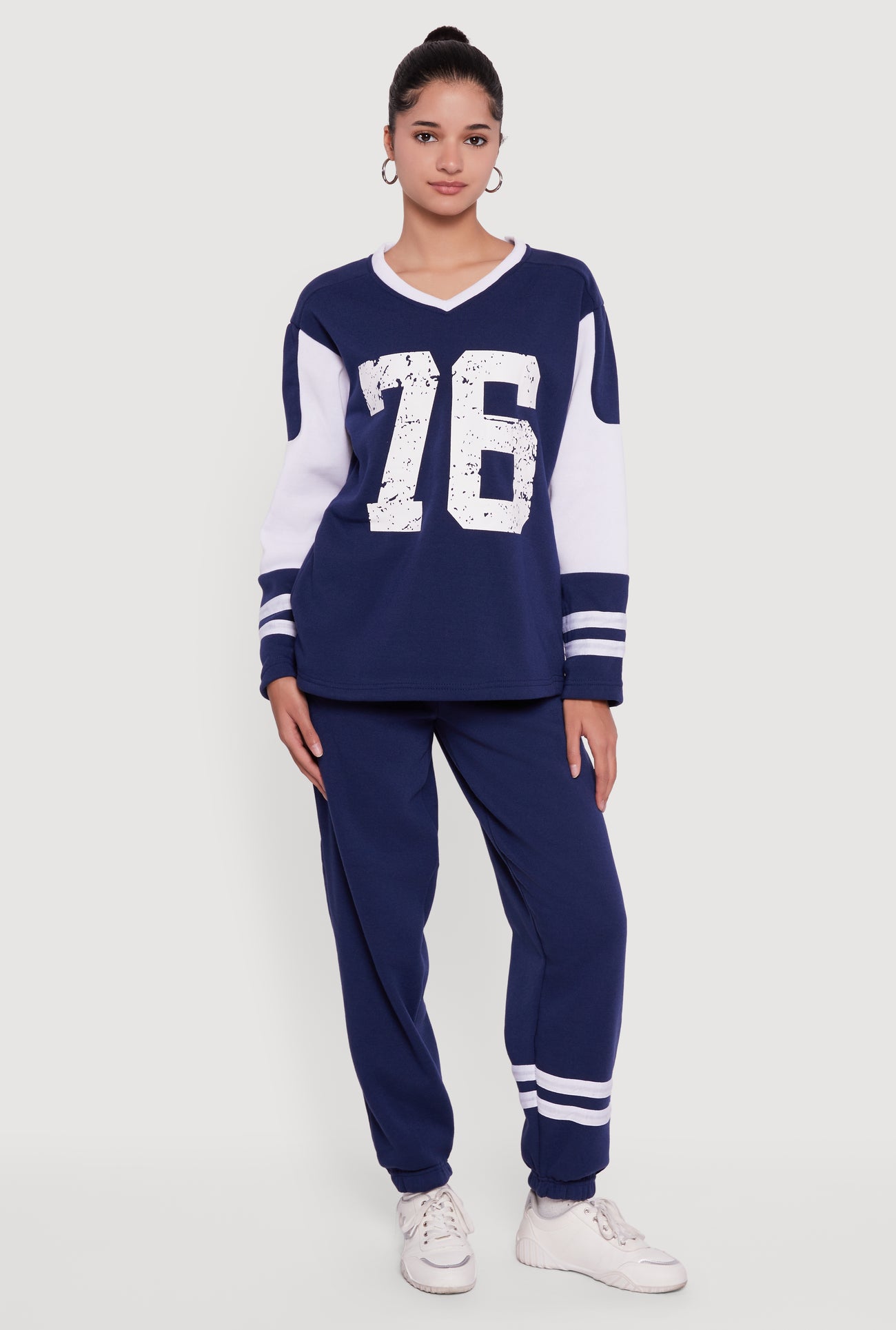 3056038343370041_002