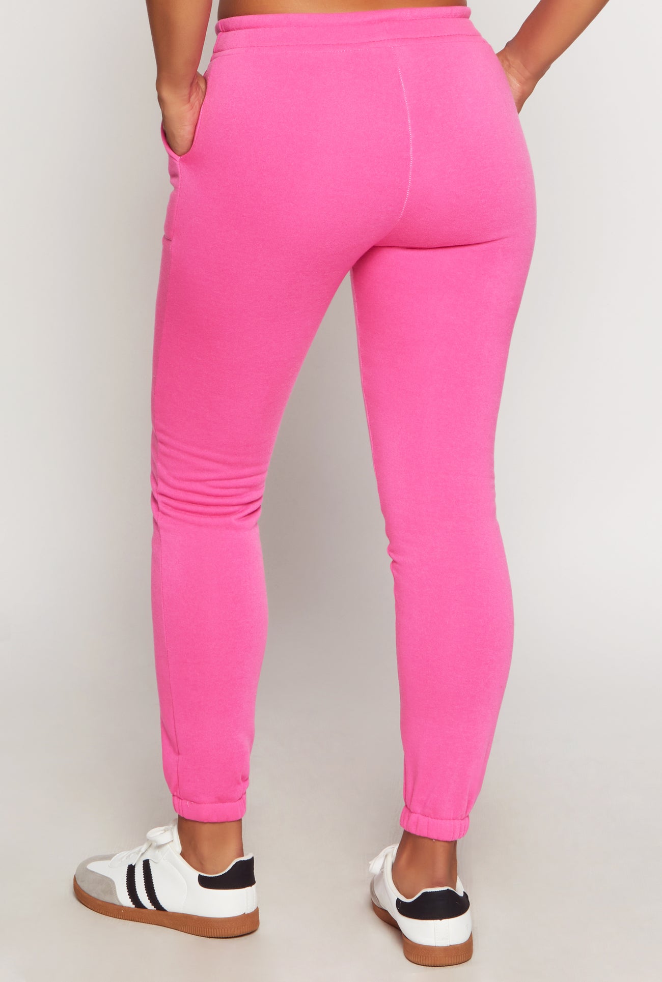 3056038345779068_003