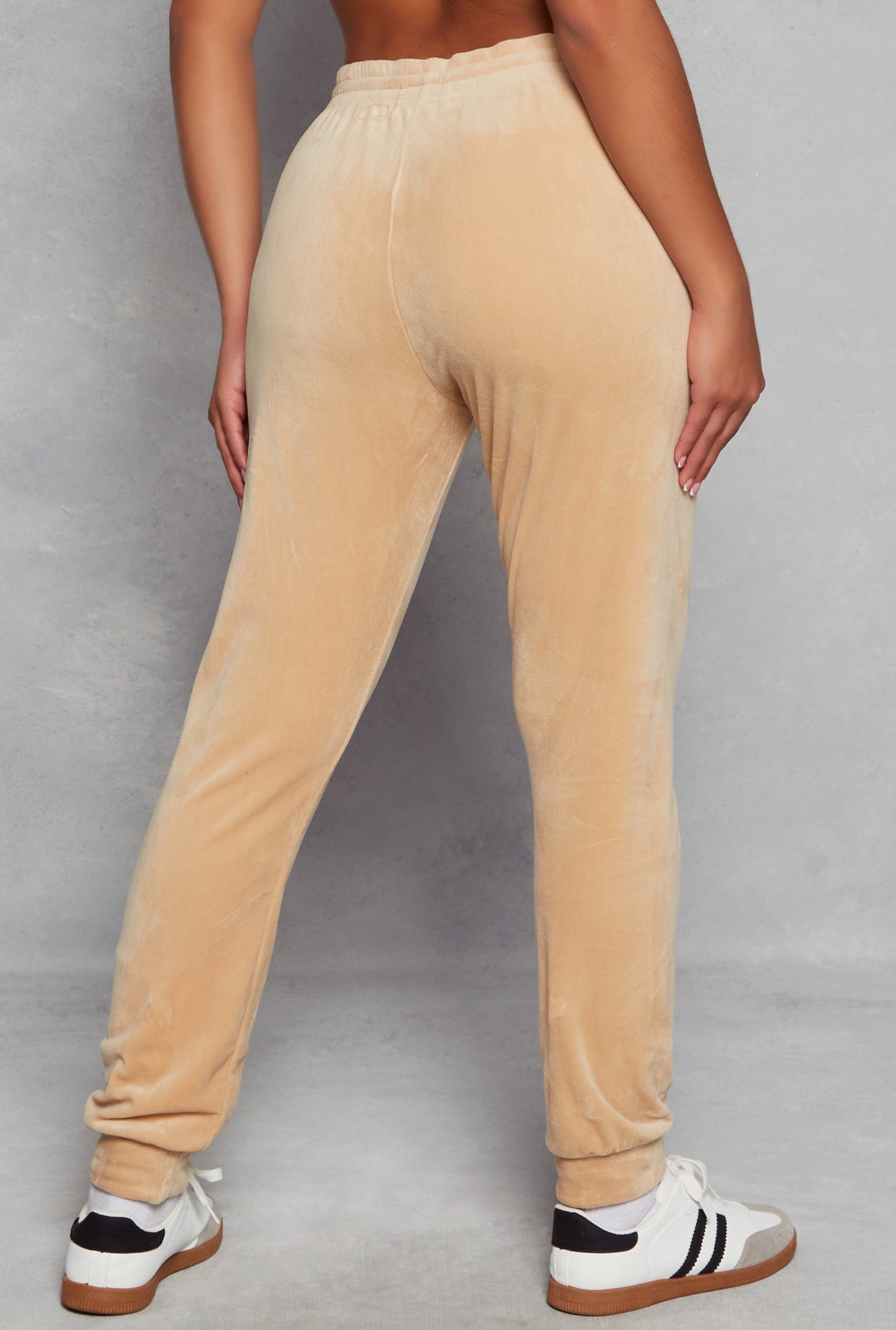 3056038346081025_003