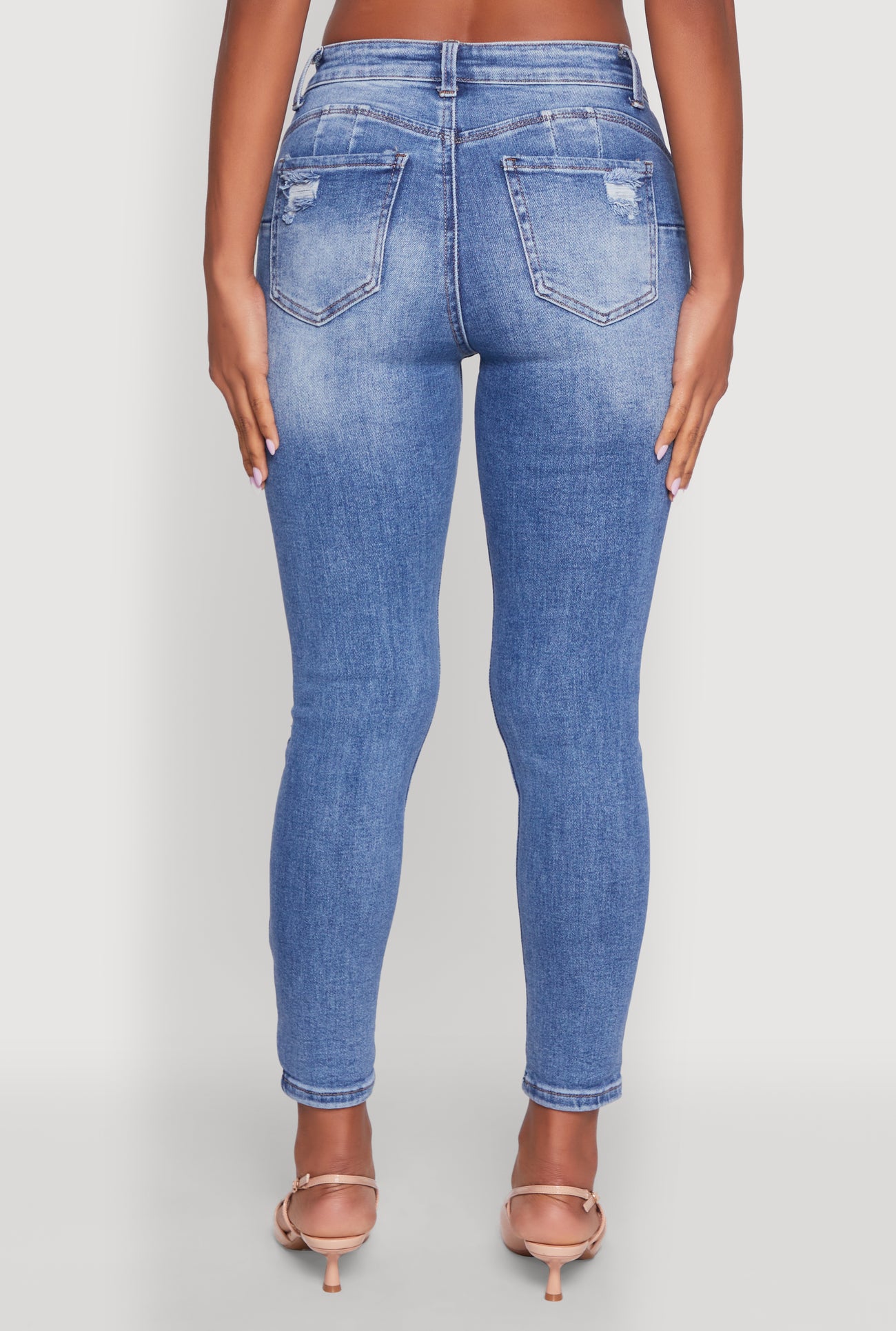 3074071610205404_006