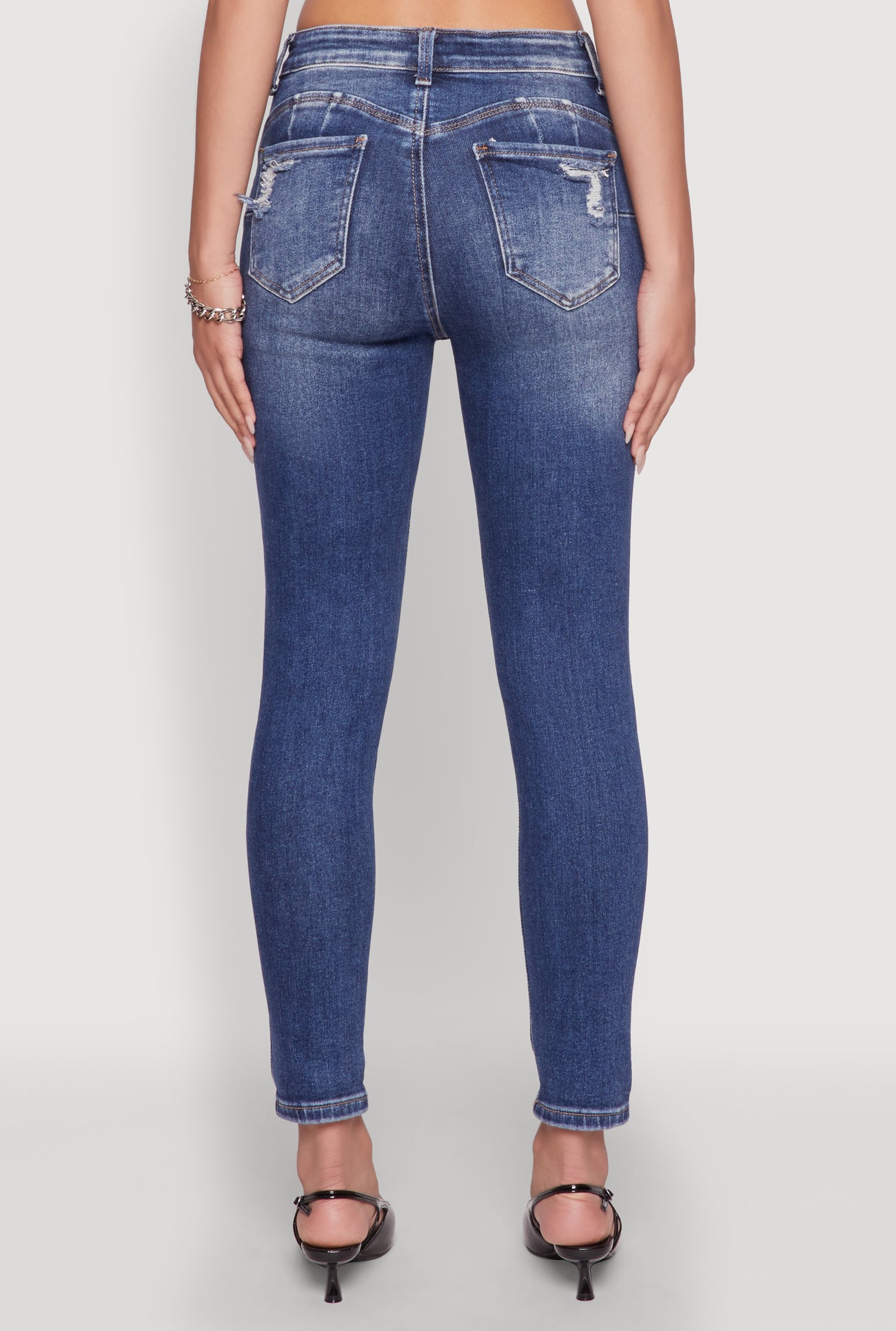 3074071610205408_006