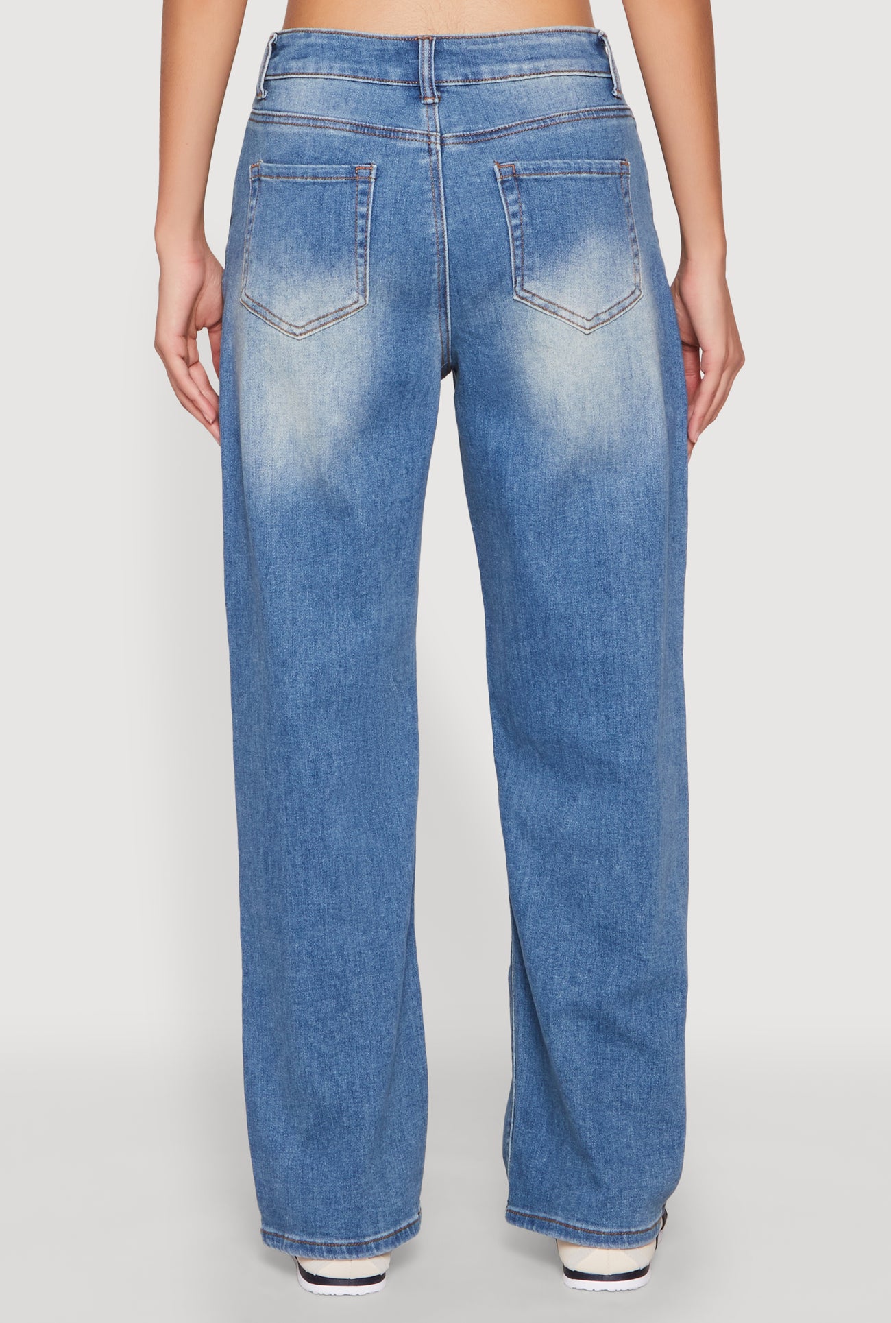 3074071610379404_006