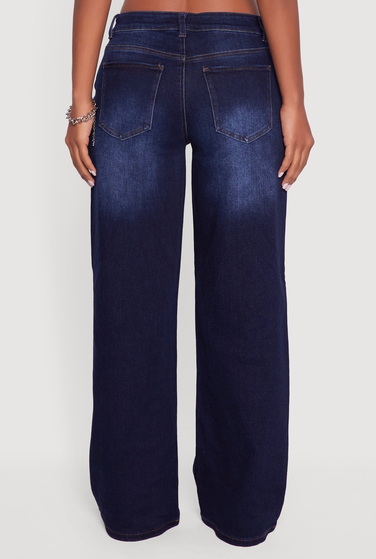 3074071610403408_006