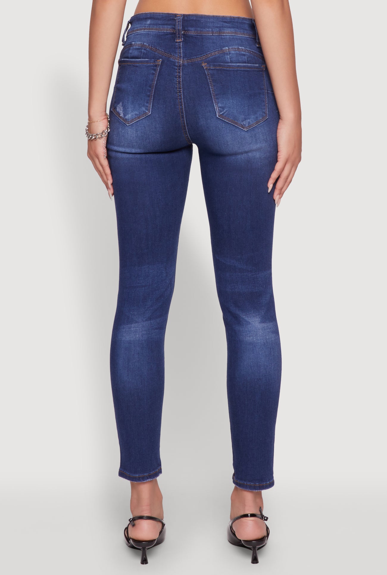 3074071611240408_006