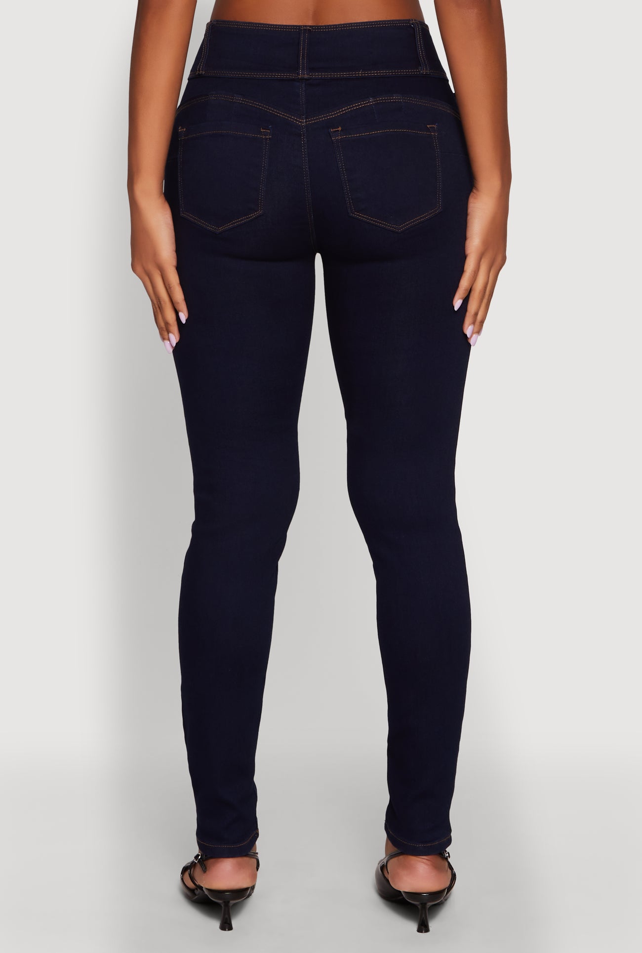 3074071614003408_006