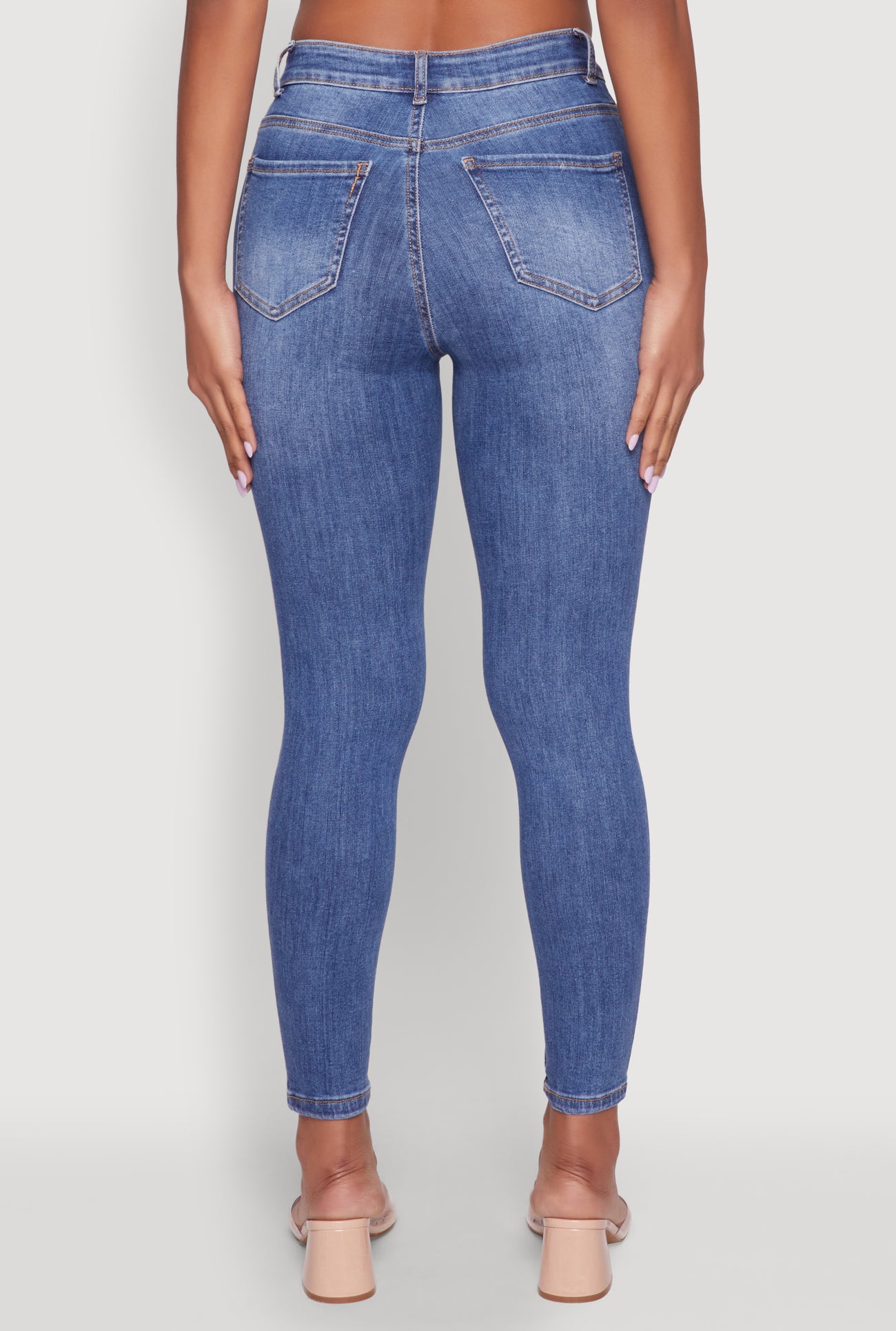 3074071619900404_006