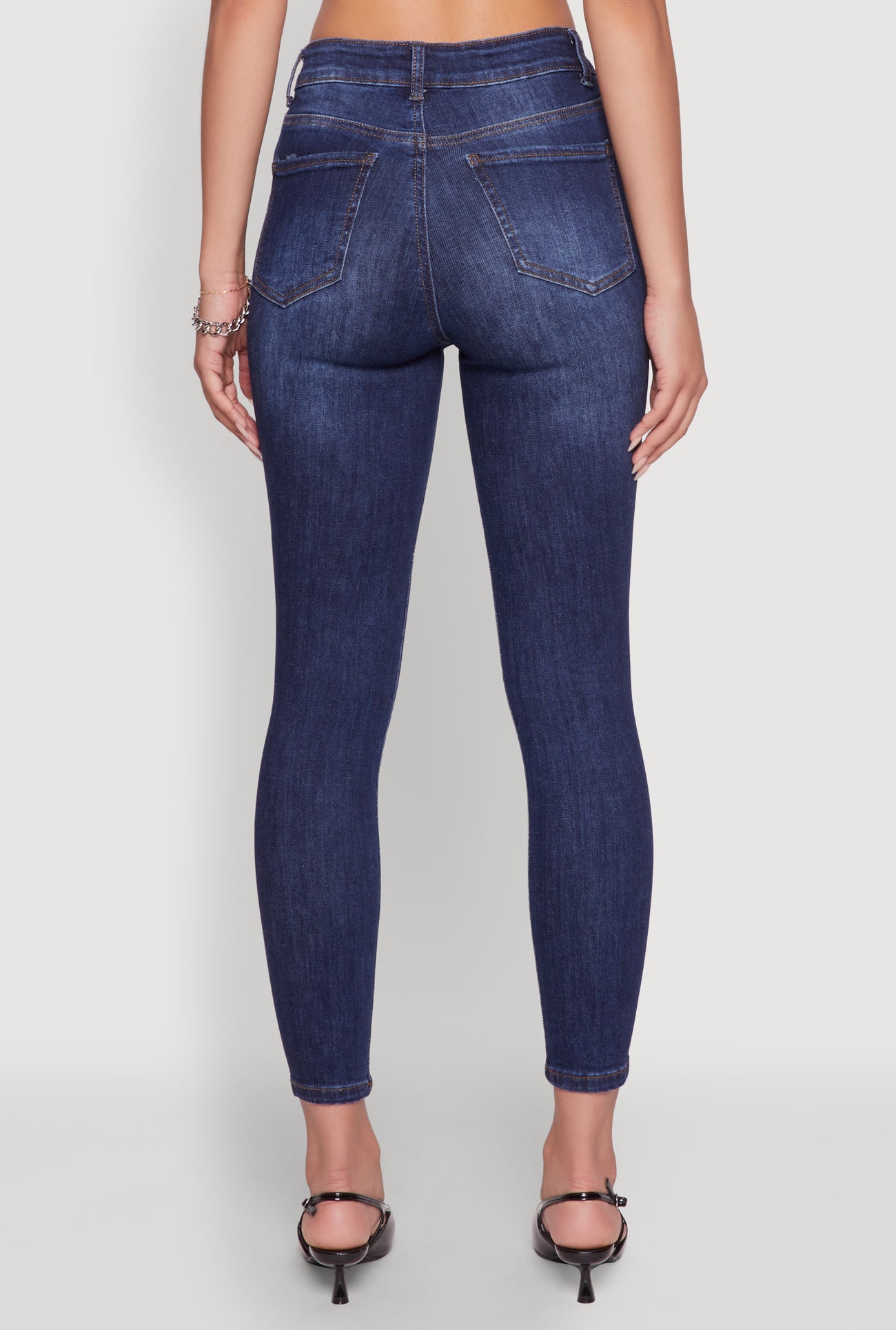 3074071619900408_006