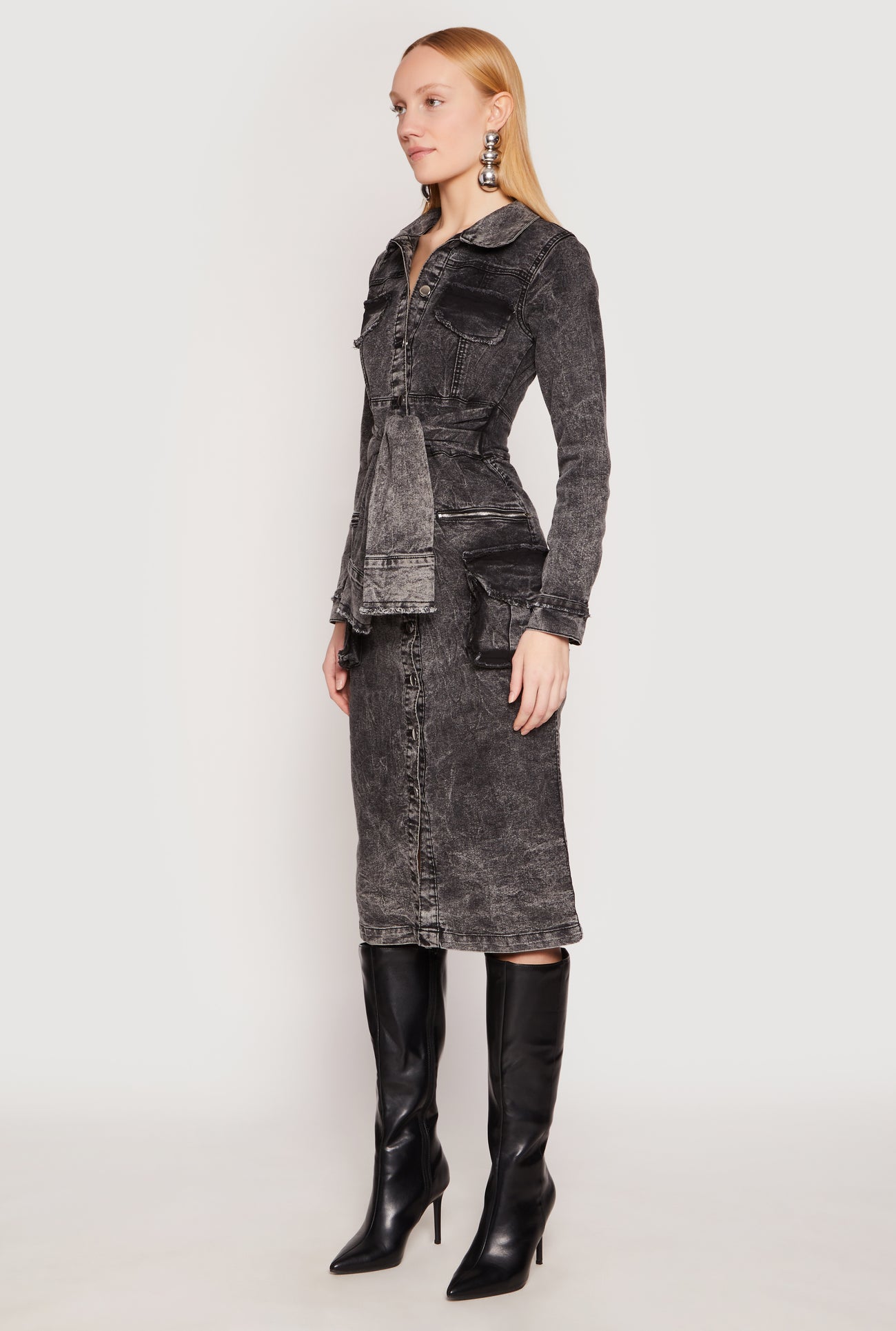 3076056571429001_003