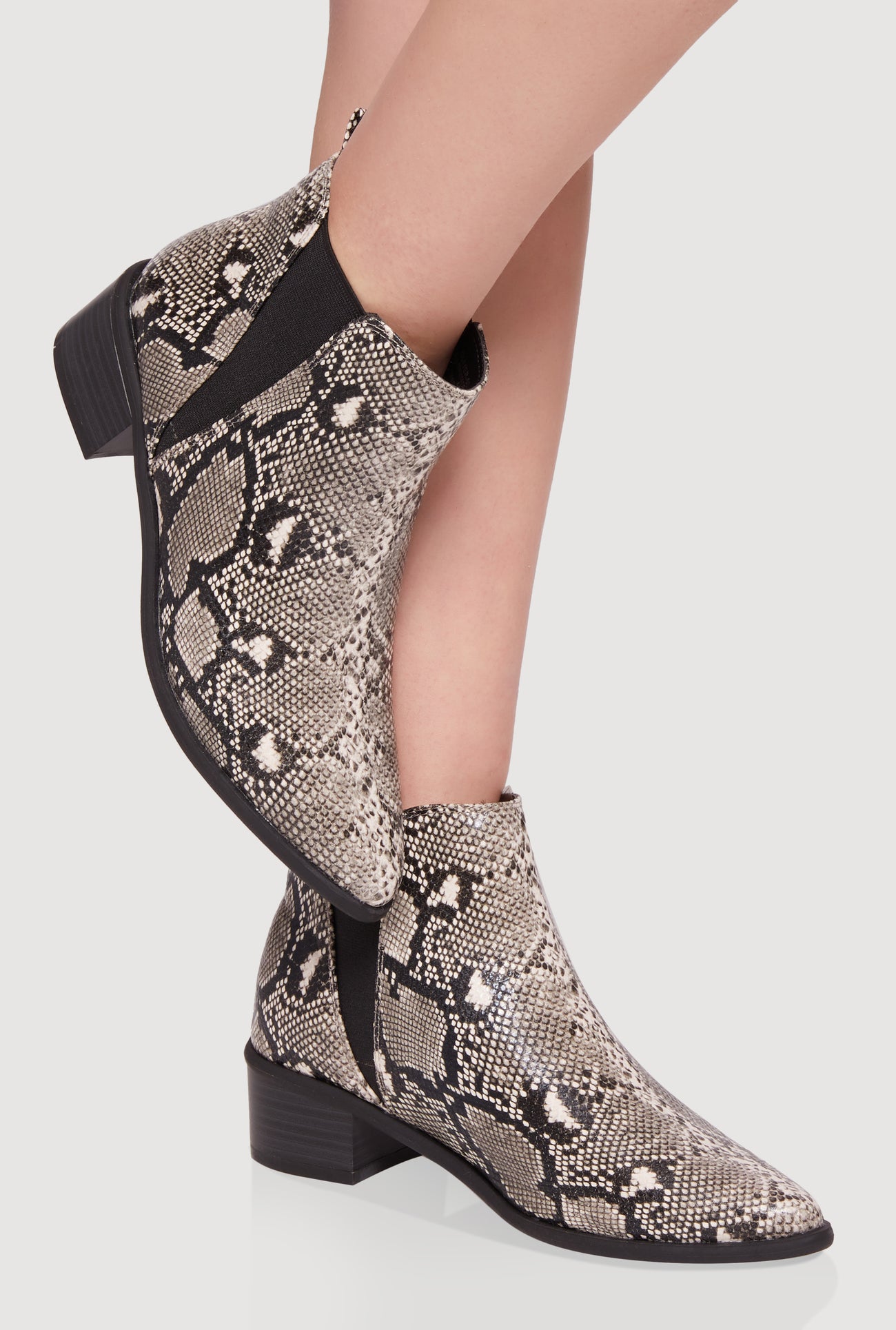 3115014068373412_001