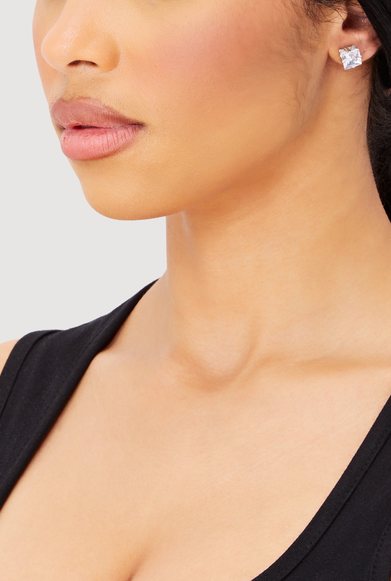 3122073843436007_002