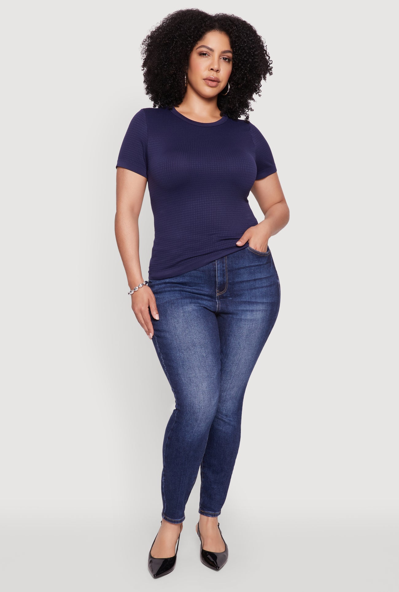 3915001443353041_003