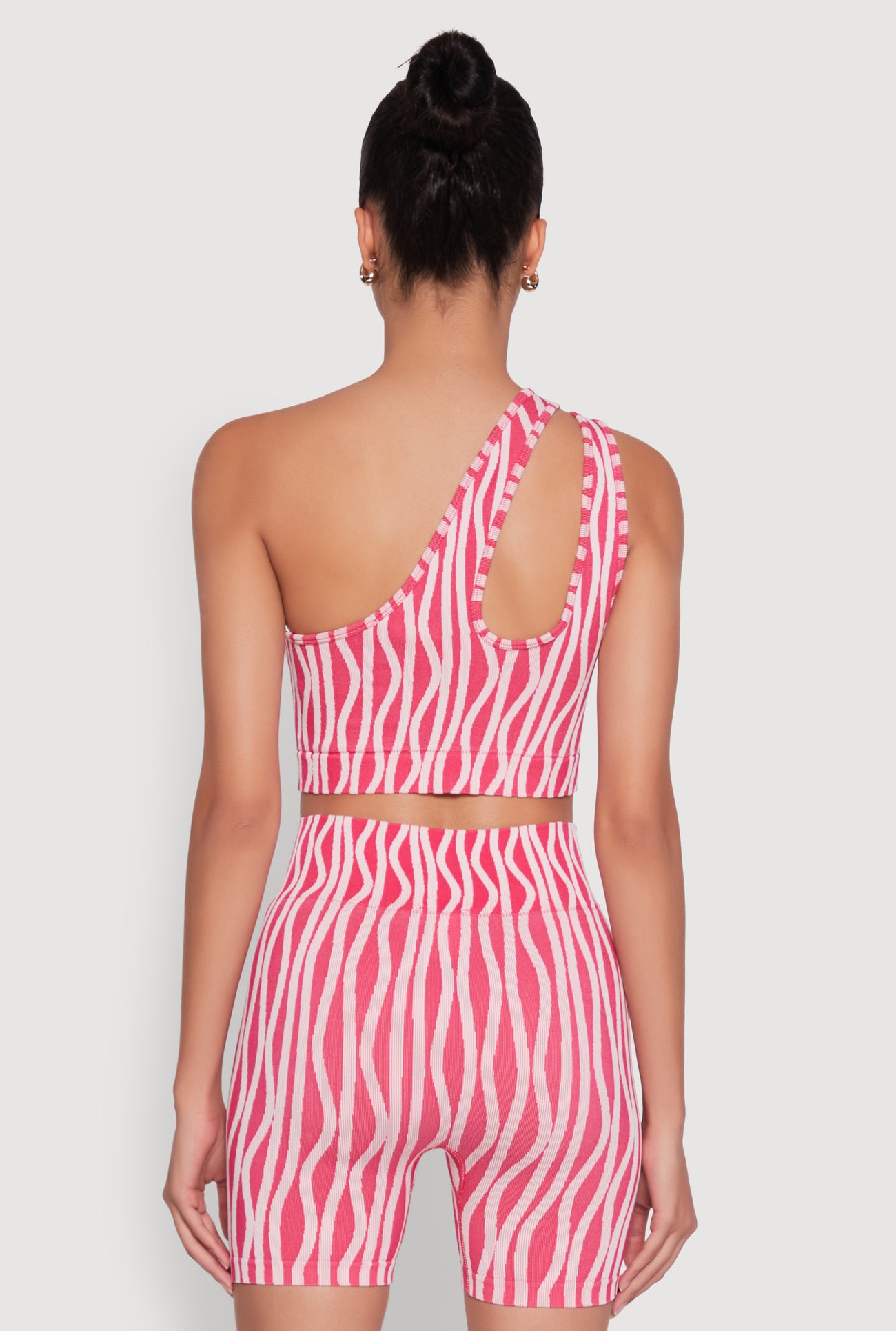 Stylish One Shoulder Sleeveless Top with Keyhole Seamless Design
