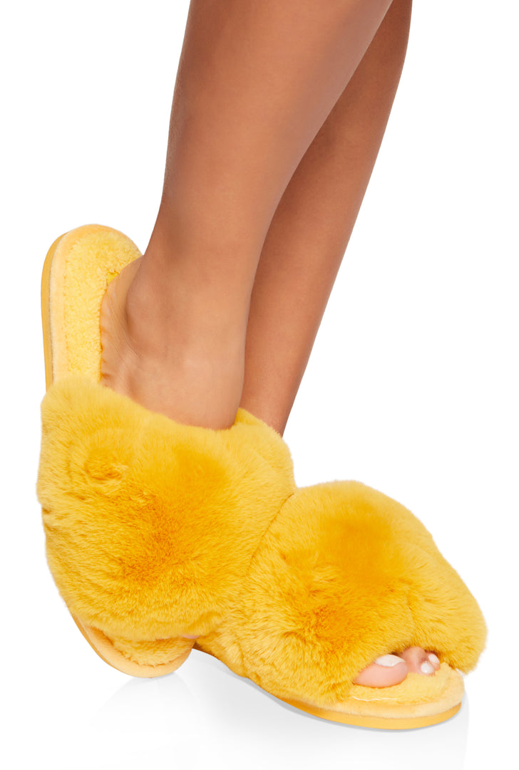 1112077373699070_001