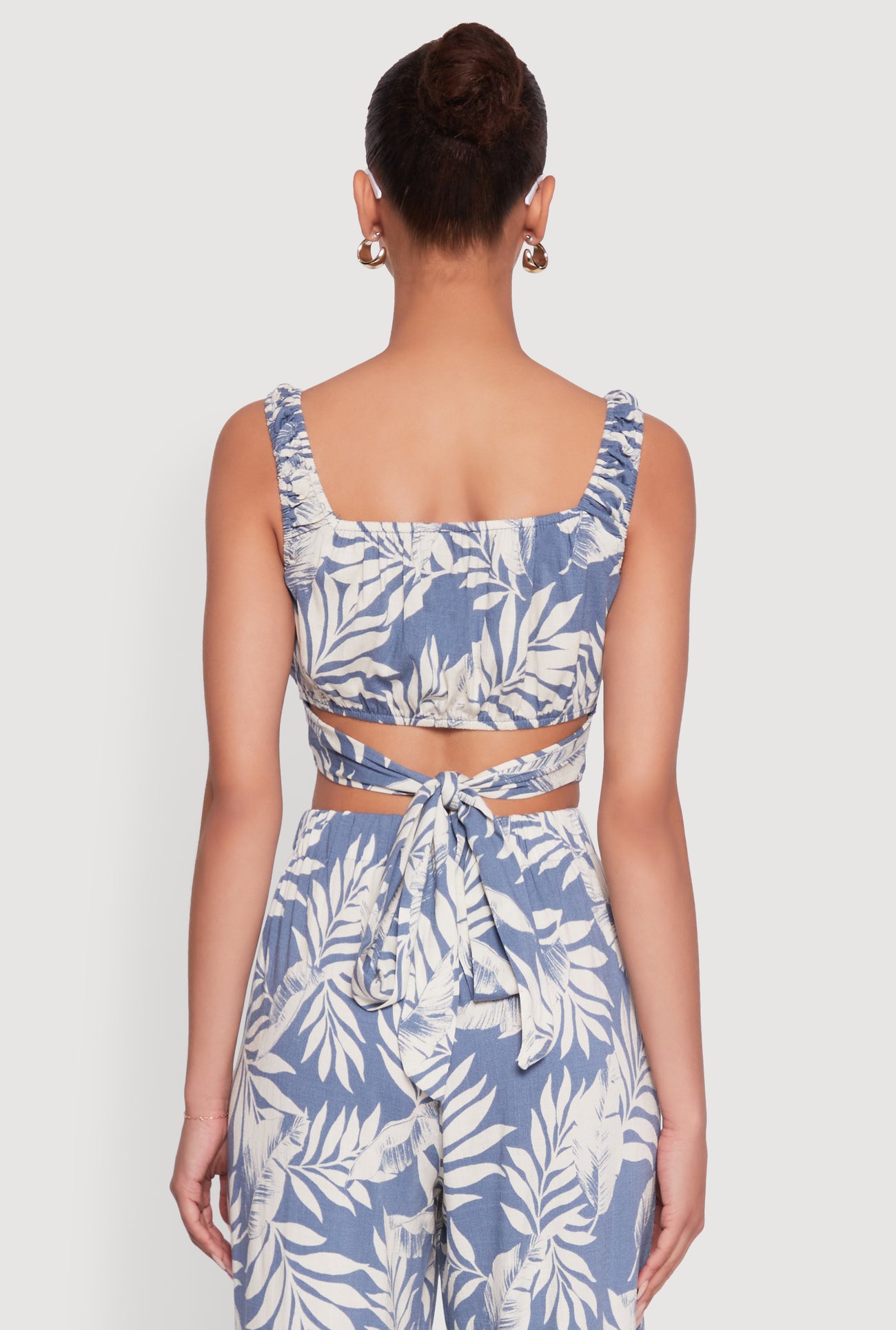 Iris Sleeveless Leaf Print Scoop Neck Crop Top