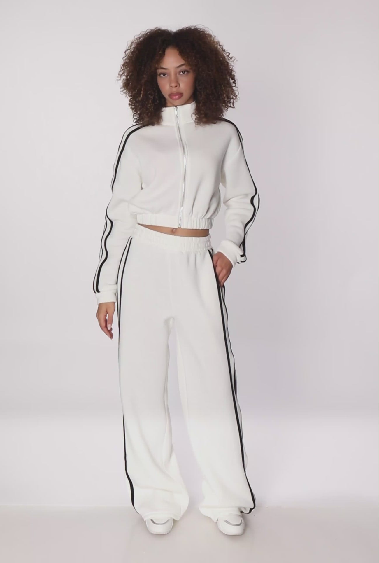 3056072292534011_100