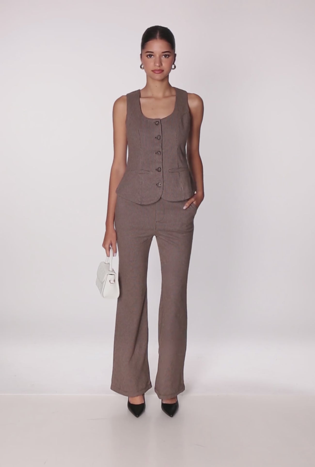 3413069393972020_100