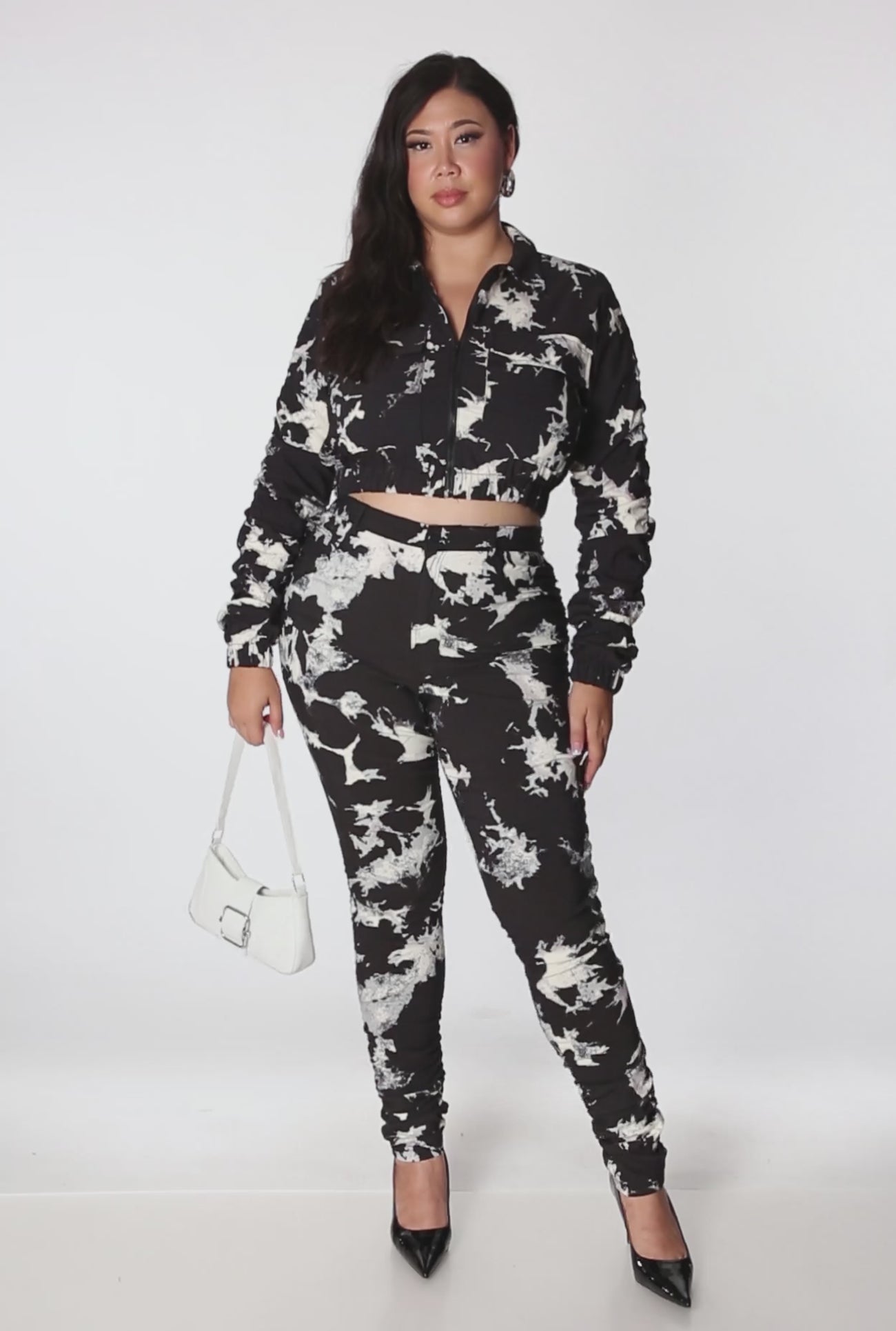 3927056575673001_100