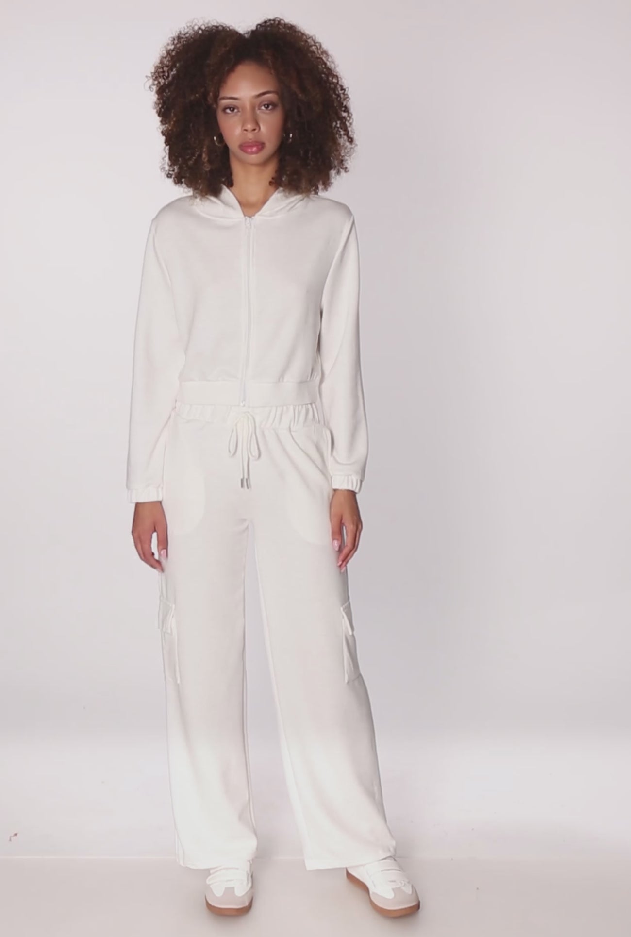 3056077660164002_100