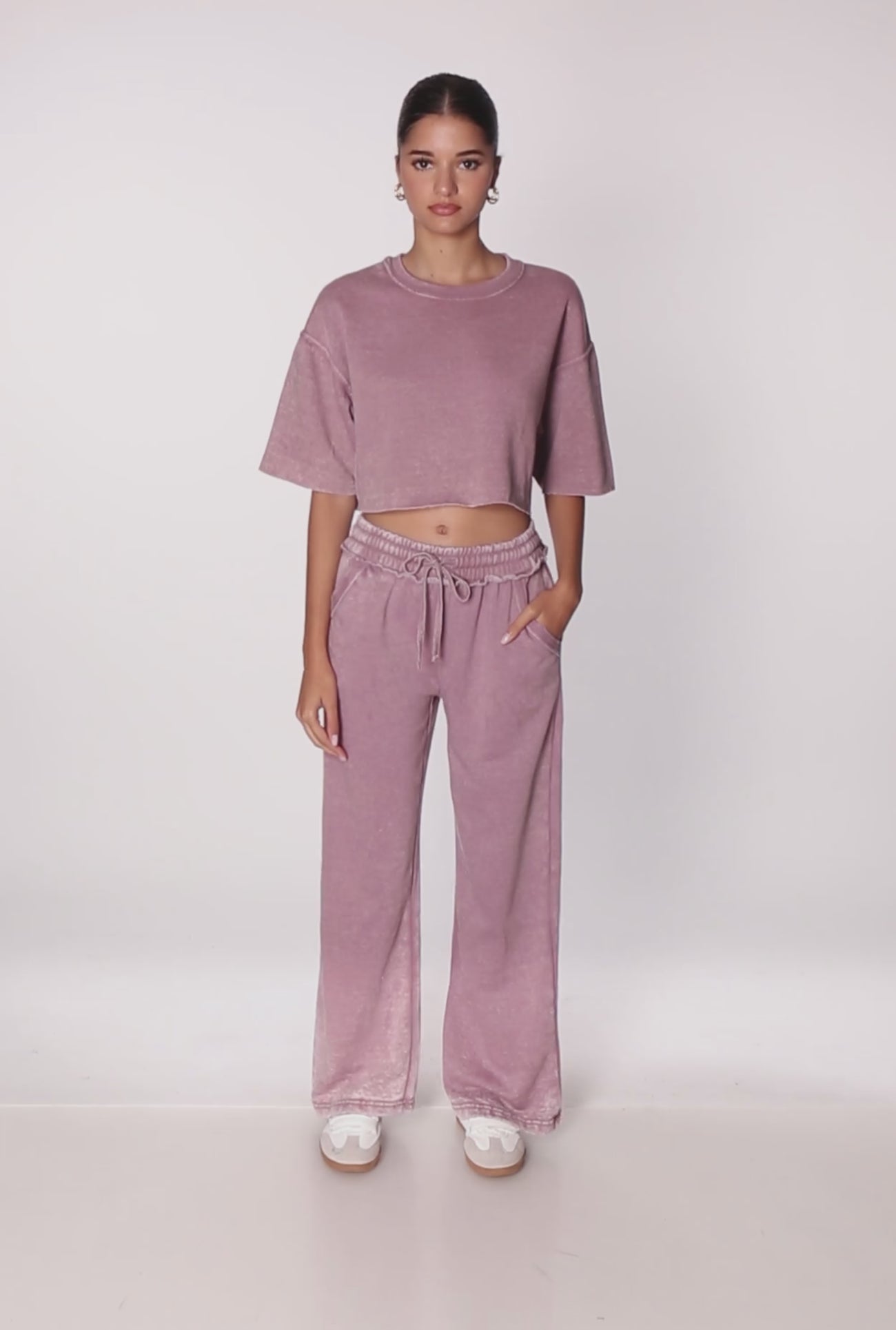 3413056578828051_100